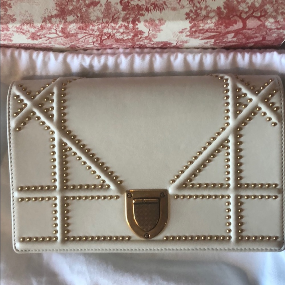 Diorama wallet on chain